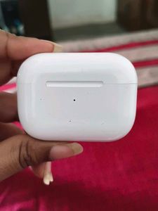Apple AirPods Pro Charging Case