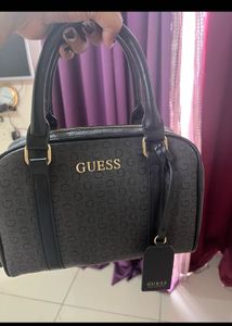 Authentic Guess Satchel Bag With Freebie ba❤️
