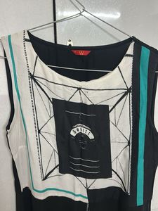Stylish Sleeveless Black Ethnic Gown