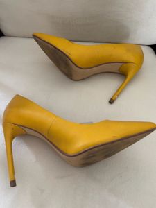 chic solid mustard Zara Heels