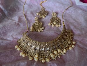 Stunning Kundan Necklace Set with Earrings
