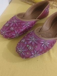 Embellished Juttis/Mojaris