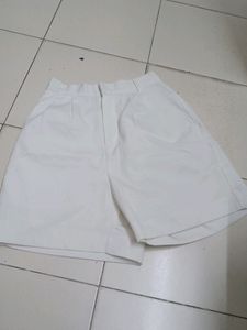 Woman White Shorts