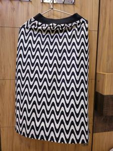 Black & White Wavy Print Midi Skirt