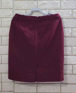 Tommy Hilfiger Burgundy Knee-Length Skirt,
