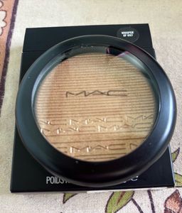 MAC Studio Extra dimension highlighter