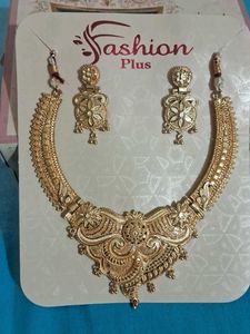 Elegant Gold Tone Necklace &amp; Earring Set