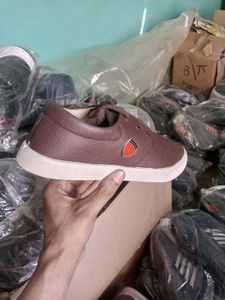 NEW NO USED CASUAL SNEAKERS SHOES FOR MEN.