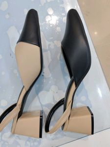 Chic Black &amp; Beige Pointed Heels