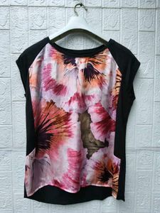 New with tag Korean Trendy Floral Print T-Shirt