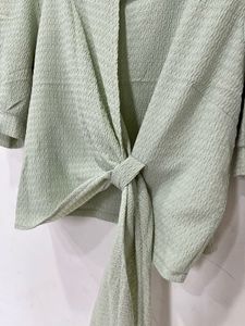 Chic Green Tie-Front Cropped Top