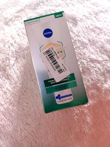 NIVEA Luminous Even Glow Oil Control Face Serum wi