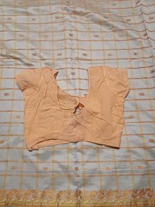 saree with 2 blouse and one extra free