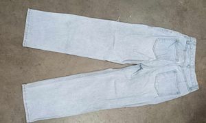 Light Wash Ripped Jeans