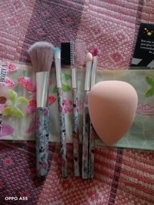Makeup Brush With One Blender Puff