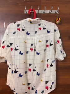 Chic Graphic Print Button-Down Shirt