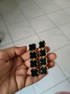 Elegant Black Clover Drop Earrings