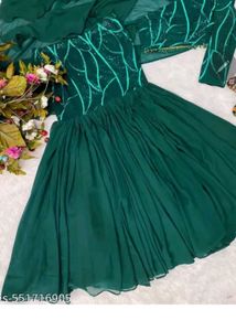 Stunning  One-Shoulder crop top with fishcut skirt
