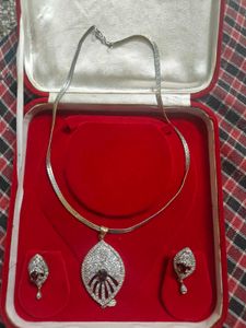 Elegant Leaf Design Jewellery Set in AD