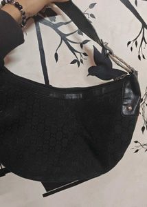 Gucci Shoulder Bag - Classic Style