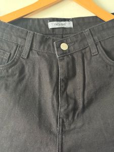 Stylish Black Wide-Leg Jeans