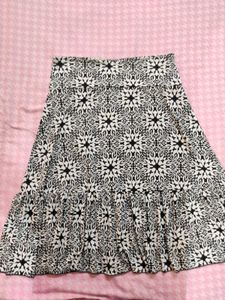 Last Call-VTG Hypnotized Black &amp; Cream skirt