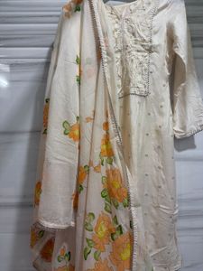 Elegant Cream Embroidered Kurta