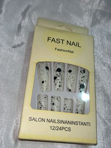 4-Pack Trendy Press-On Nails