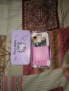 Cute Hello Kitty Makeup Brush Set