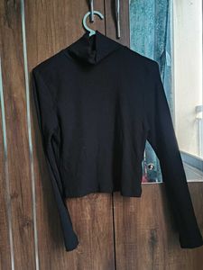 Black Ribbed Turtleneck Crop Top