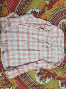Cute peach checked top