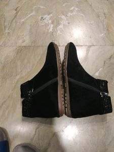 Black Gumboots For Girls In Good Condition