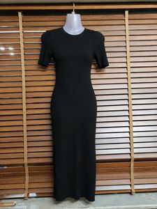 Classic Black ribbed Sleeve Midi Dress