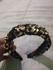 Black And Golden Combination Hairband Looking Good