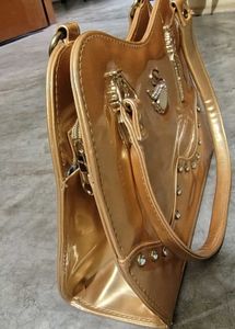 Elegant Gold Handbag with Swan Detail
