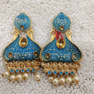 Earings in turquoise color