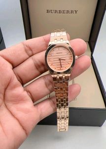 GUCCI PREMIUM LADIES WATCH AT SALE