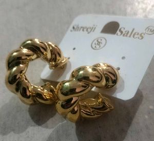 Gold Twist Hoop Earrings