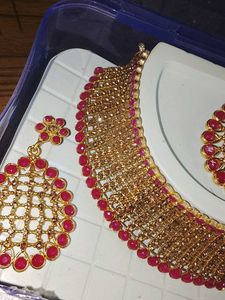 Stunning Gold Tone Jewellery Set