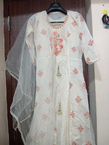 Elegant White Embroidered Kurta Set