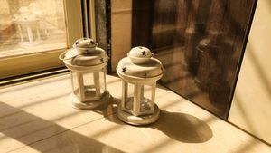 Set of 2 White Star Lanterns