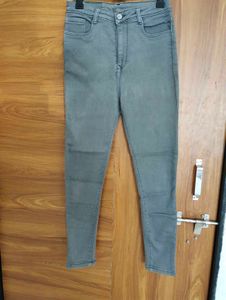 Grey High-Waisted Skinny Jeans