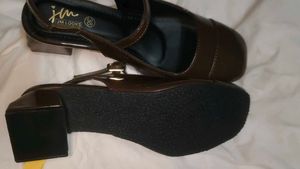 Stylish brown block- heels👠✨