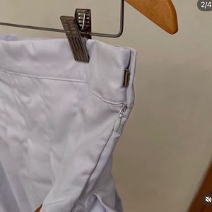 White pleated mini Skirt with a zip on the side.