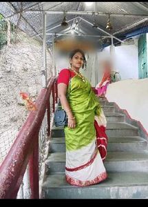 Elegant Maroon &amp; Green Tie-Dye Saree