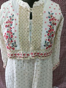 Elegant Floral Embroidered Kurta Set