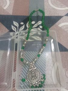Elegant Green Beaded Necklace Set
