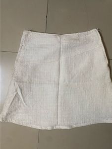 Chic Textured White Skirt