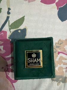 Earrings box