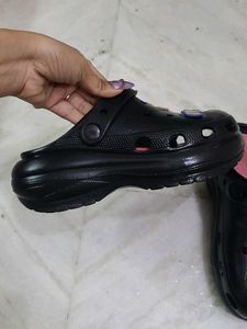 black pink crocs